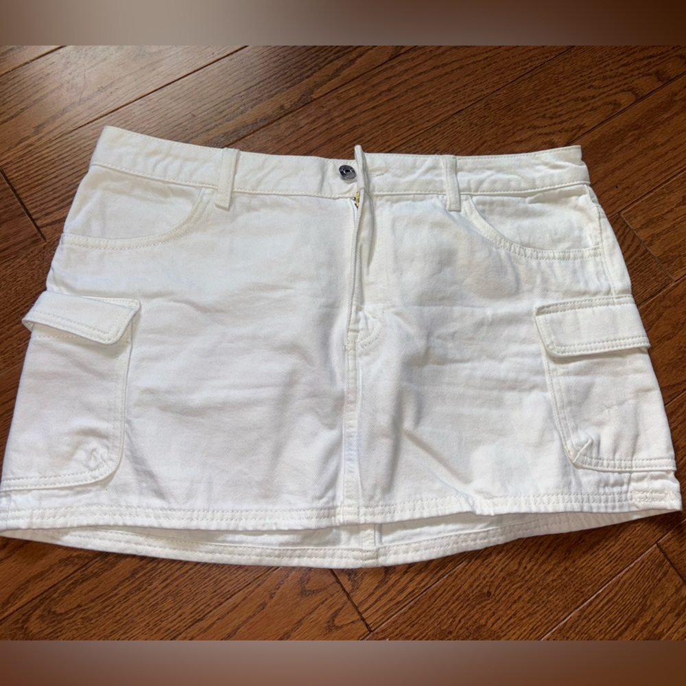 H&M Women's white Cargo Shorts